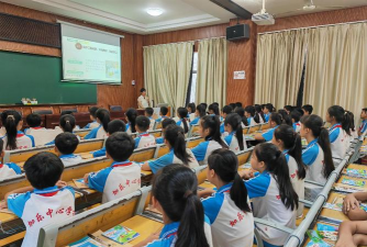 澄迈县加乐中学阅读区