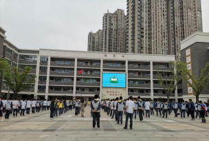 中华初级中学阅读区