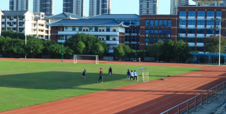 桂林市草坪民族中学阅读区