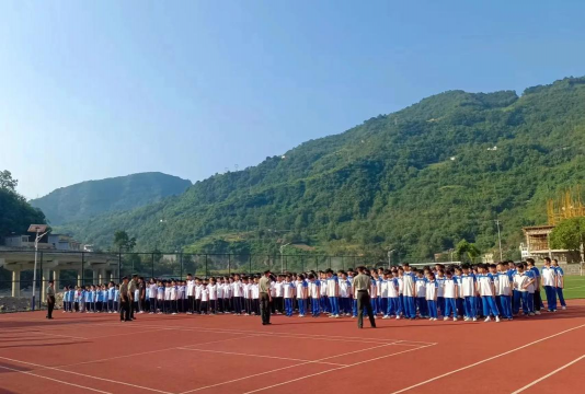 天等县都康中学阅读区