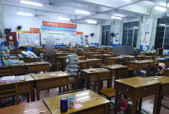 武鸣外国语学校阅读区