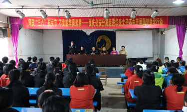 南宁市苗圃行动华光女子高中阅读区