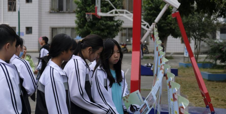马山县古零中学阅读区