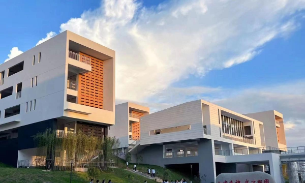 南宁市第三十四中学(高中部)阅读区
