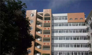 南宁市第十三中学(高中部)阅读区