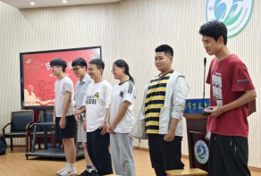 江苏省宜兴市万石中学阅读区