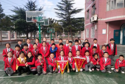 衢州市衢江区周家乡中心学校阅读区