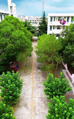 江都市嘶马中学阅读区