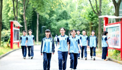 嘉兴市服装学校阅读区