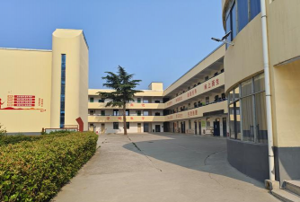 嘉兴前进学校阅读区