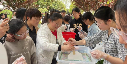 临泉关庙镇中心学校阅读区