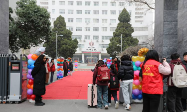 东台市经纬学校阅读区