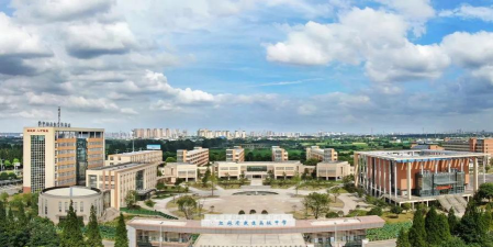 常州市武进区湟里高级中学阅读区