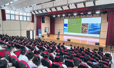 铜鼓县温泉中学阅读区