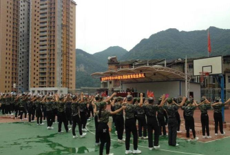 长阳龙舟坪中学