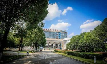 四川华新现代职业学院