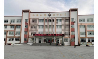 八一总场中学