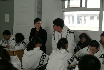 文登市侯家中学