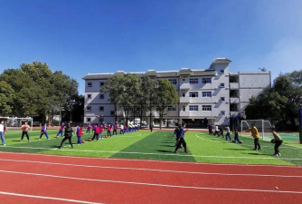 成县黄渚九年制学校