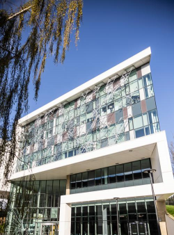 哈德斯菲尔德大学