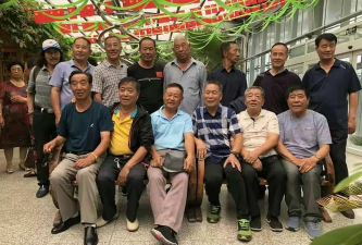 捂桐河农场中学