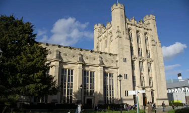 格里姆斯比学院暨格里姆斯比大学中心