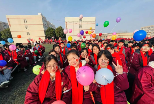 桂林市英华初级中学