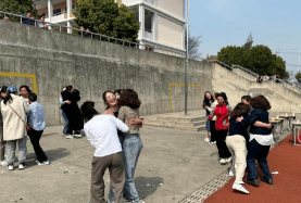 方巷镇中心中学