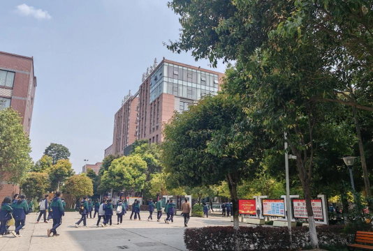 颍东区河东办十六中学
