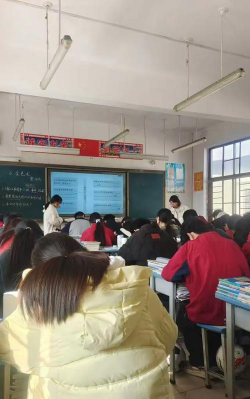 临泉县宋集中心学校