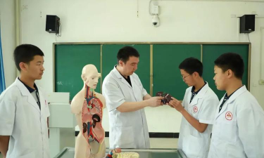 新疆巴音郭楞蒙古自治州卫生学校