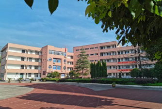 高湖初级中学