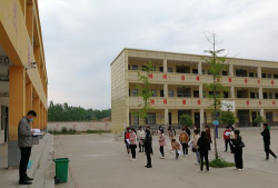 四所楼镇第三初级中学